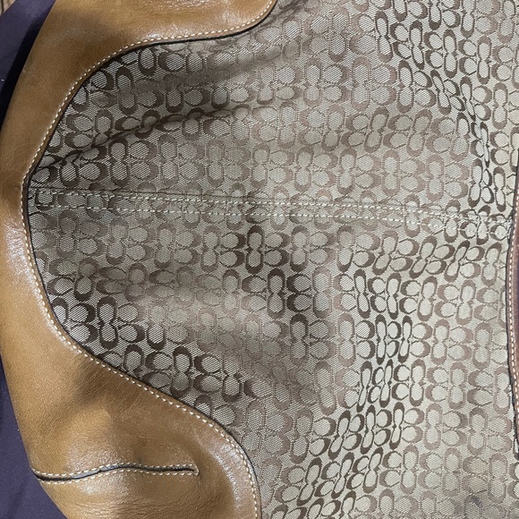 Small Coach - Picture 3 of 3